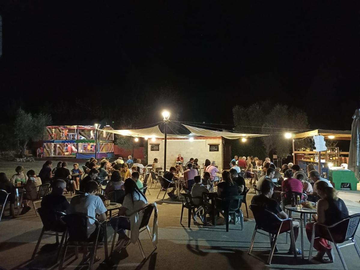 Complejo Aldea Vetonia Check Out Hasta Las 20H Parque De Mascotas Zonas Infantiles Ideal Grupos Parejas Familias Informate Apertura Piscina 1 De Mayo Hervás Eksteriør bilde
